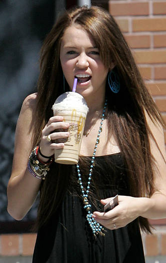 miley-cyrus-day-8108-14