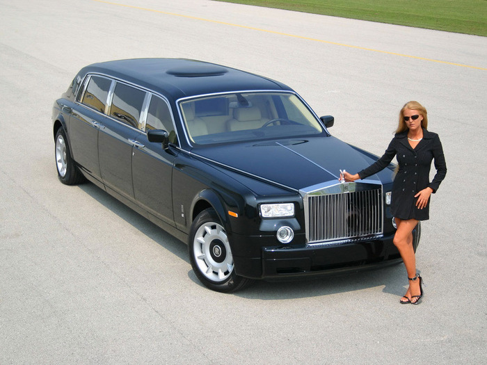 Rolls-Royce_Phantom_and_Car_Babe