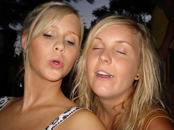 Claire-Holt-claire-holt-5379523-604-453 - Emma in realitate