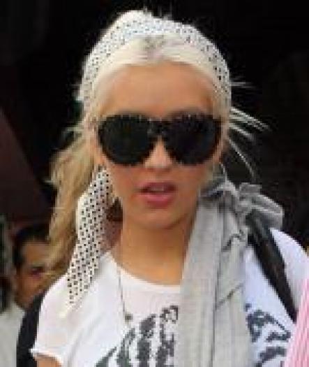 SBTUPTKHUPJIWXJSJVF - Christina Aguilera