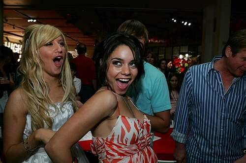 Ashley Tisdale Vanessa Hudgens ‘High School Musical 3? - videoclipuri vanessa hudgens