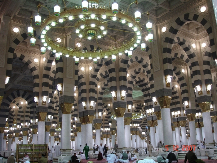 Masjid Al Nabawi in Madinah - Saudi Arabia (interior) - Islamic Architecture Around the World