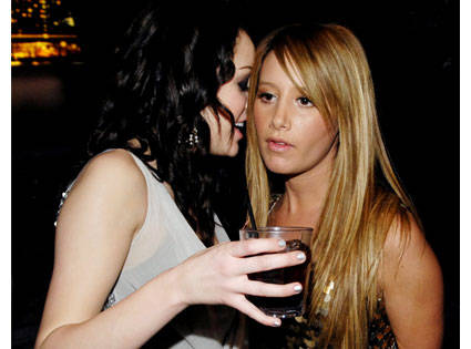 425.cyrus.tisdale.011808[1] - miley and ashley