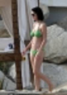  - Katy Perry in costum de baie