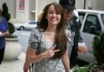 1256597ba4a3dd48 - miley cyrus