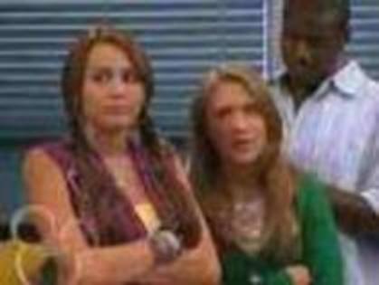 BMNSOEBSHXOYAKQREGA[1] - poze cu episoade hannah montana