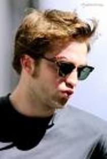 h - rOBERT pATTINSON