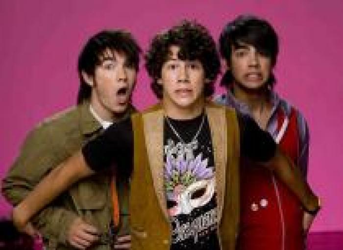 VRSEUGNAKCTIQJLKCOF - jonas brothers