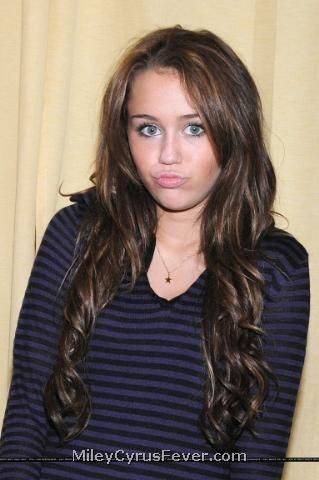 RUGYXGIDRAKPRWHAEKH - Miley Cyrus-diverse