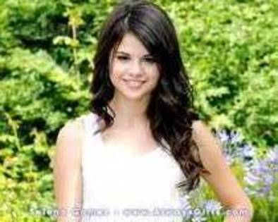 selena gomez in gradina - selena gomez