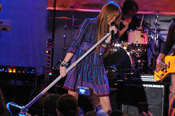 Miley+Cyrus+Performs+ABC+Good+Morning+America+MKeB92pyXsGl[1] - Miley Cyrus Performs on Good Morning America