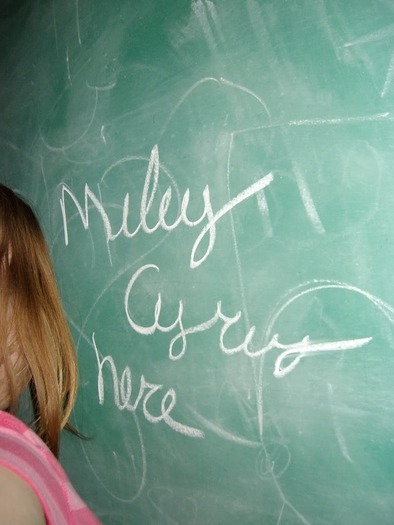 RHJJZVKSPSHCEKEYMDP - New Pictures Of Miley
