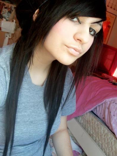 4805858cd8509 - Emo Girl