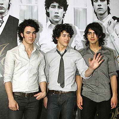 28223 - Jonas Brothers