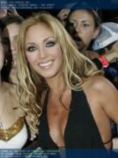 AVPMNUYBBXJUGIORFWT - Anahi