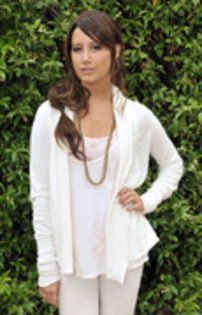 ZKBWPFMQKHTSKPHYQWU - Ashley Tislade