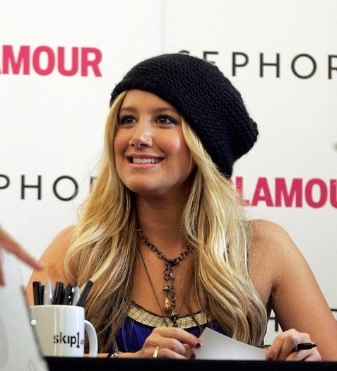 Ashley+Tisdale+speaks+during+event+Glamour+Xl9zfEcyBPXl