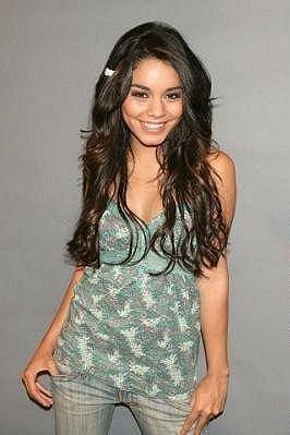 QFIWARYTTKZBLJYTAVI - Vanessa Hudgens Sedinta foto