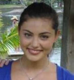 EZPIZXZZATMBTINFLFU - poze in realitate cu phoebe tonkin