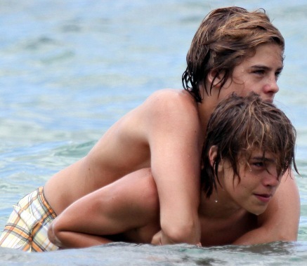 dylan-cole-sprouse-hawaii - Dylan si Cole Sprouse