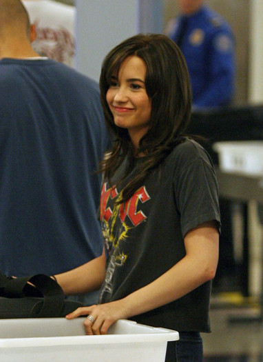 Demi+rocks+out+wjLhPotjn6sl - 0-Demi Lovato-0