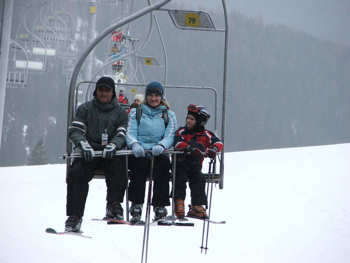 Picture Slovacia Cristi 058; O alta familie de skiori incepatori
