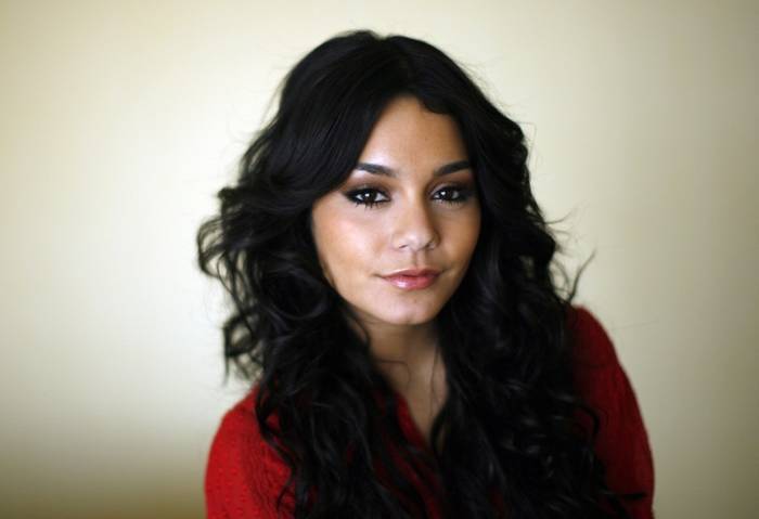 ONMYQZOXUROWFTFRBCY - Vanessa Hudgens Sedinta foto