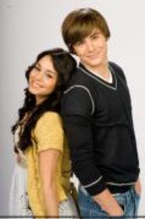 YUHOELVFDVCFRBJVVHJ - poze cu Vanessa si Zanessa