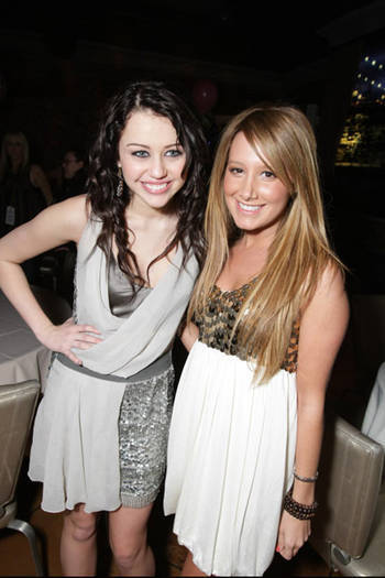 LPWBNNJTFZLTAXEYVIX - miley-hannah