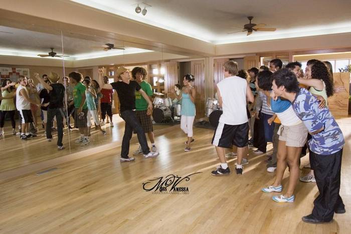 HIGHSCHOOLMUSICAL2_288