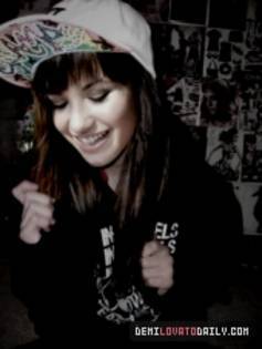 QNZVIVCDOPUJMYGGCGM - pictures demi lovato
