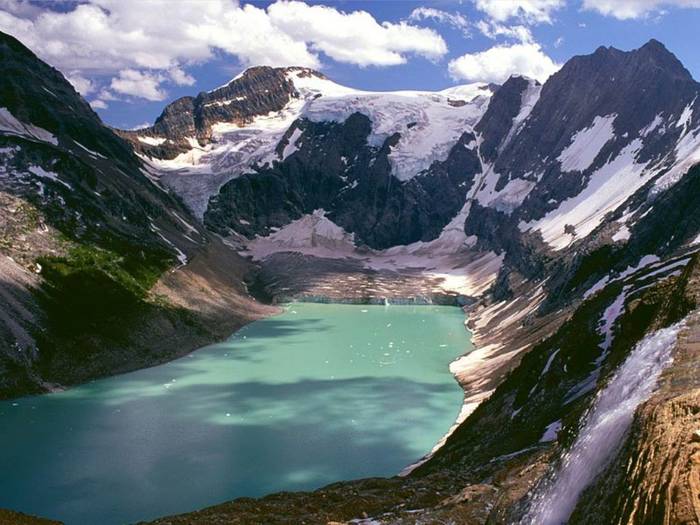 Lake of the Hanging Glaciers, British Columbia - super imagini