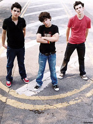 SQRUIVFRZTDVLLWGETS - Jonas Brothers