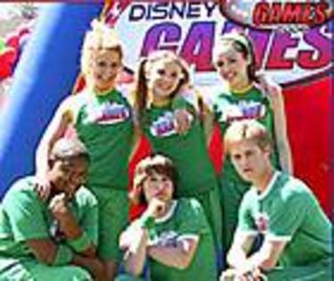 miley-cyrus_dot_com-disneychannelgames2006-002