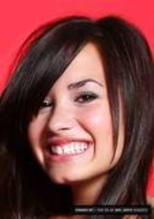 2 - Demi Lovato - Si stilul rosu