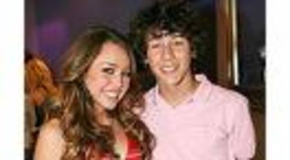 imagesCABSVMTH - miley cyrus si nick jonas