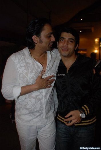 ATgAAABn65dQZoWKOfnJONA4vdUygLPNEPGn5XrQIavNhCAS-eivbNaWlhi_5tCf_-1gqBHK0aB8agURY2O3TGOsHm-7AJtU9VDX - Sharad Malhotra