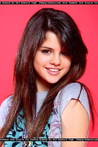 NVPTAJSRHNBWEOBSPUW - Selena Gomez