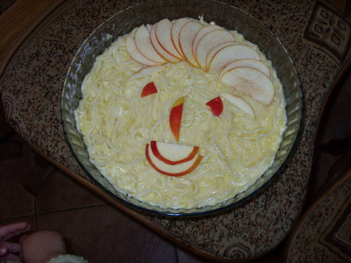 Budinca lui Razvanel din paste,oua iaurt si branza