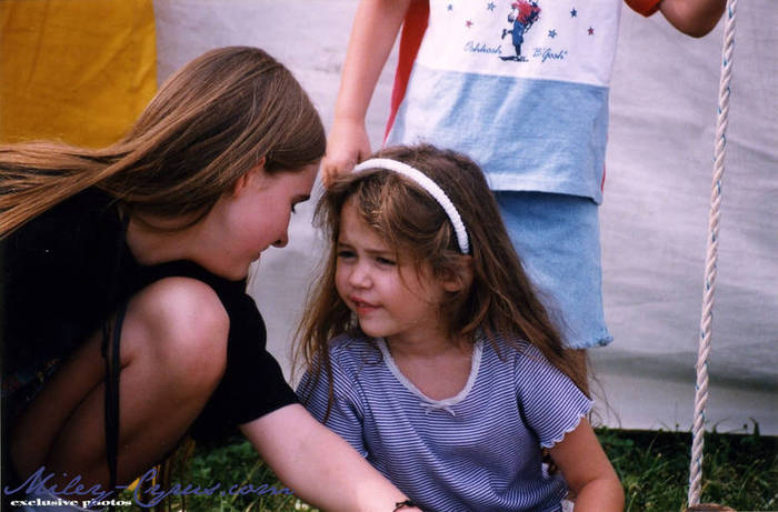 miley-cyrus_dot_com-babyandyounger-exclusivepics-029