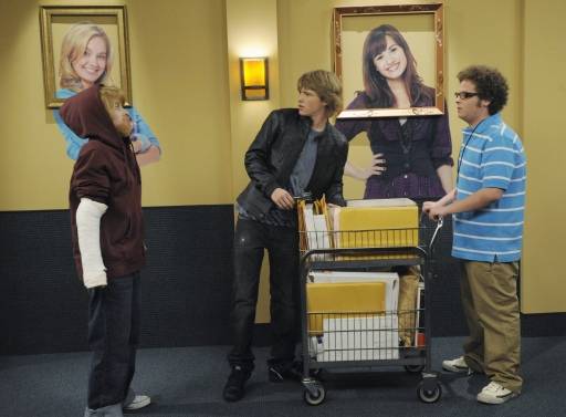 normal_SONNYWITHACHANCE_Y1_007_020 - demi lovato