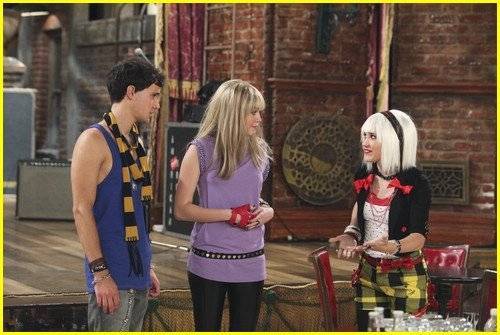 GQPXBLORIGZLNVYCSYD - HM - Hannah Montana and Miley Cyrus