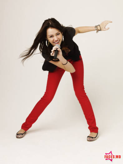 UPMRRLLQSYYFTHZDZUL - here are almost all my photos with Miley and Hannah