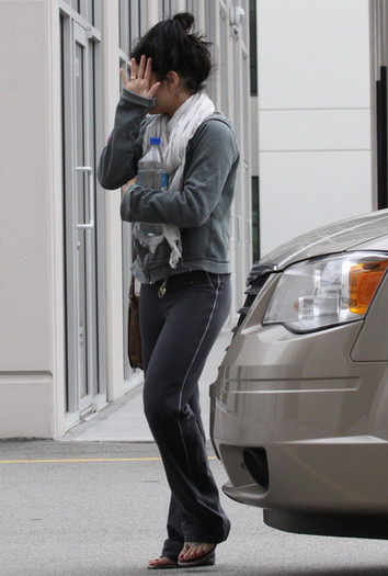 Hudgens+is+shy+3nk5BpWoos5l