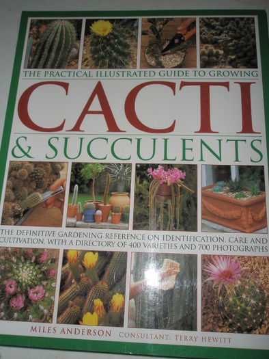 Cacti & succulents - Miles Anderson - Biblioteca cu carti de plante