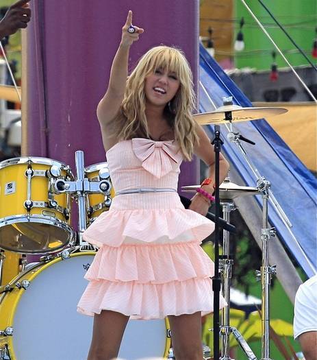 YRYTYMZEHIILFUFBJHB - Hannah Montana The Movie