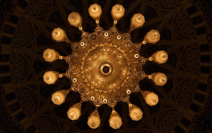 Sultan Qaboos Grand Mosque in Muscat -  Oman (chandelier) - Islamic Architecture Around the World