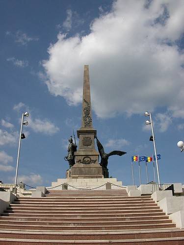 monumentul eroului independentei - orasul de la portile Deltei