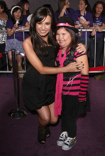 Walt+Disney+Pictures+Jonas+Brothers+3D+Concert+MspEtL5N5Pdl - 0-Demi Lovato-0