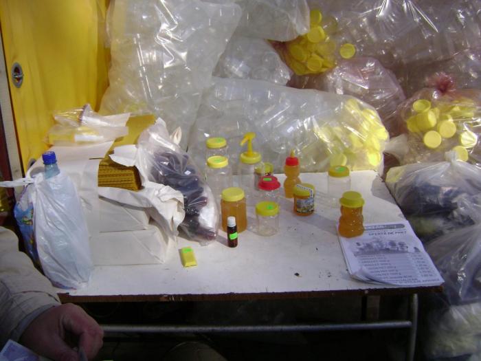 borcane de plastic - tirg apicol alba iulia 2008